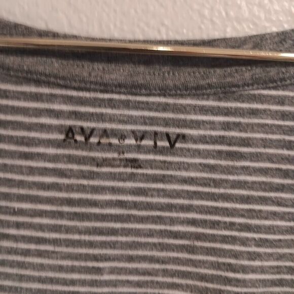 AVA & VIV Women's 3X Short Sleeve Gray Stripes VNeck Plus Size - Picture 3 of 6